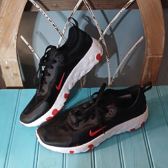 Nike Other - Nike Black and Red Athletic Sneakers Youth Size 7